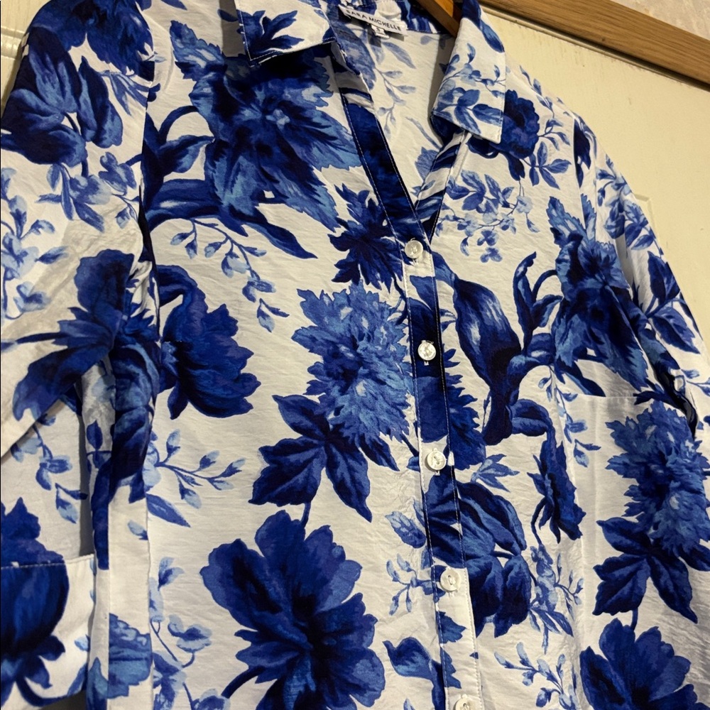 Sara Michelle White and Blue Floral Button-Down Shirt - Picture 3 of 6